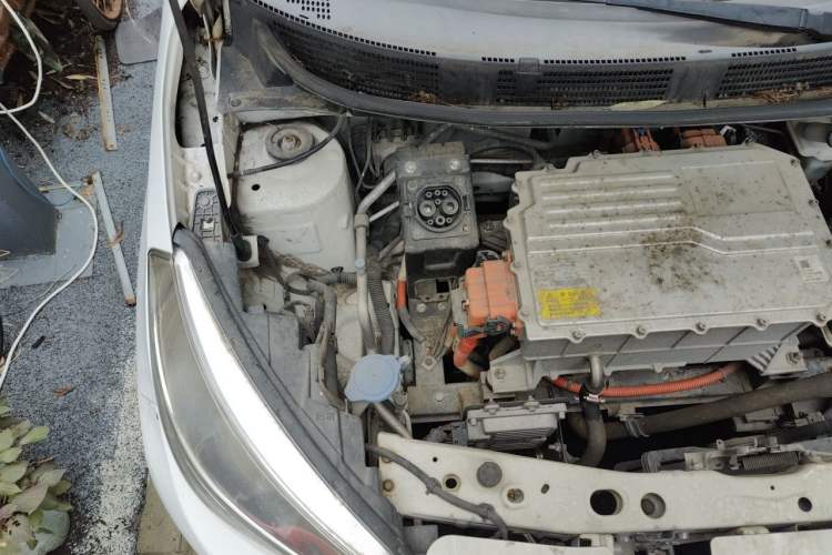 Used Dongfeng Junfeng ER30 2018 Base Model Engine Bay Right