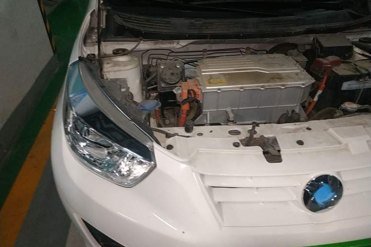Used Dongfeng Junfeng ER30 2018 Base Model Engine Bay Right