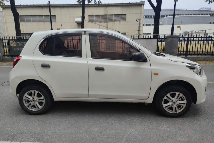 Used Dongfeng Junfeng ER30 2018 Base Model Exterior 2