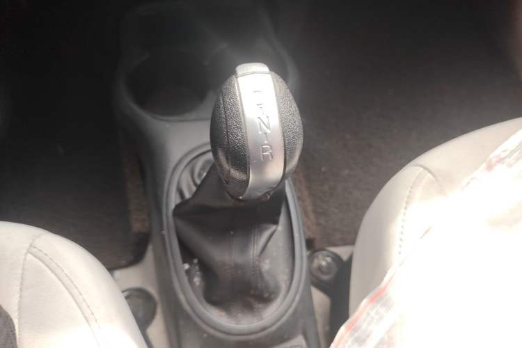 Used Dongfeng Junfeng ER30 2018 Base Model Gear Lever