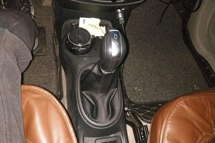 Used Dongfeng Junfeng ER30 2018 Base Model Gear Lever