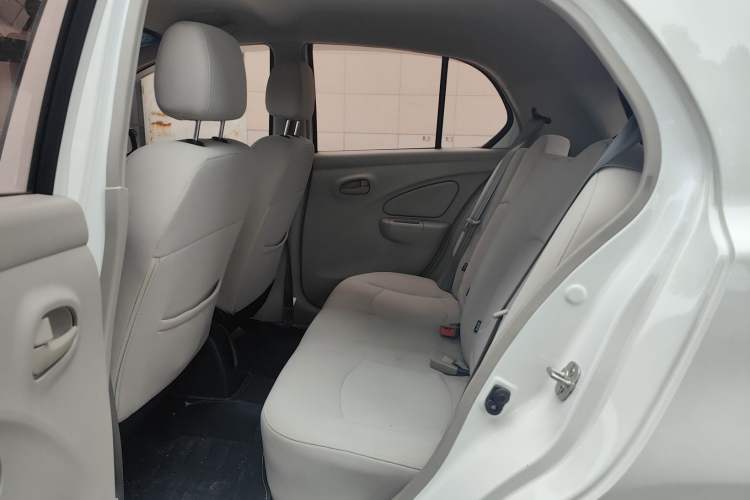 Used Dongfeng Junfeng ER30 2018 Base Model Interior 1