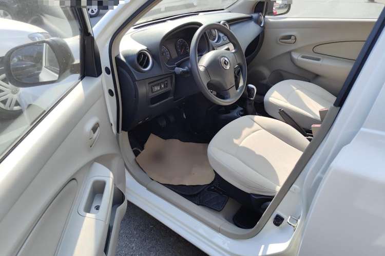 Used Dongfeng Junfeng ER30 2018 Base Model Interior 1