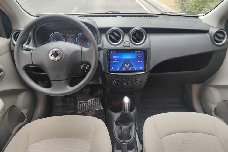 Used Dongfeng Junfeng ER30 2018 Base Model Interior 3