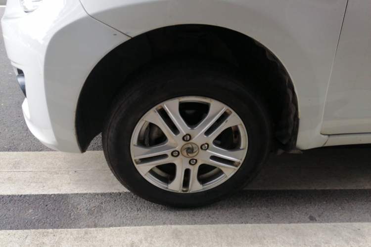 Used Dongfeng Junfeng ER30 2018 Base Model Left Front Wheel Hub