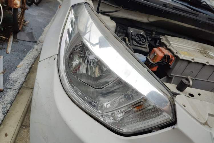 Used Dongfeng Junfeng ER30 2018 Base Model Right Front Headlight