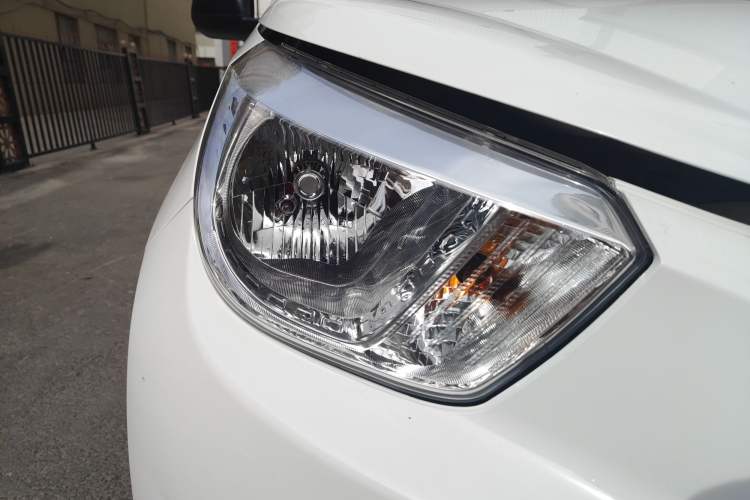 Used Dongfeng Junfeng ER30 2018 Base Model Right Front Headlight