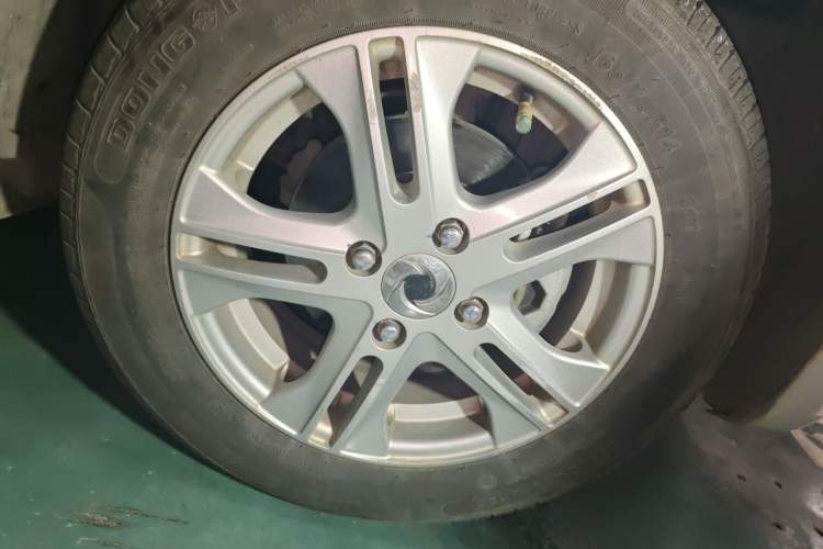 Used Dongfeng Junfeng ER30 2018 Base Model Right Front Wheel Hub