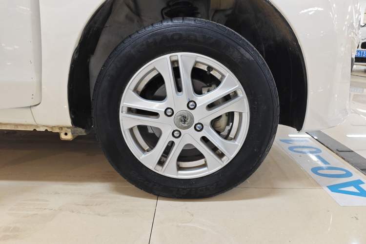 Used Dongfeng Junfeng ER30 2018 Base Model Right Front Wheel Hub