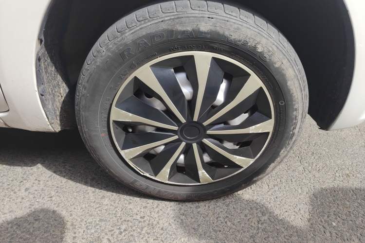 Used Dongfeng Junfeng ER30 2018 Base Model Right Front Wheel Hub