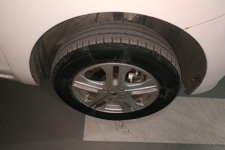 Used Dongfeng Junfeng ER30 2018 Base Model Right Front Wheel Hub