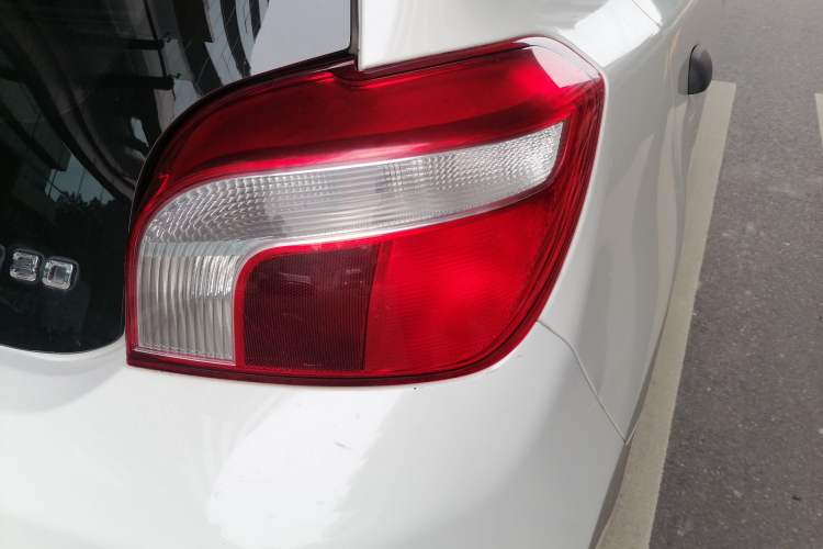 Used Dongfeng Junfeng ER30 2018 Base Model Right Rear Taillight