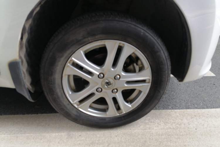 Used Dongfeng Junfeng ER30 2018 Base Model Right Rear Wheel Hub