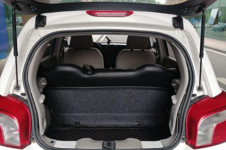 Used Dongfeng Junfeng ER30 2018 Base Model Trunk