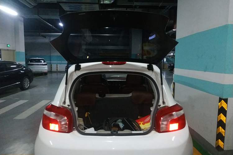 Used Dongfeng Junfeng ER30 2018 Base Model Trunk
