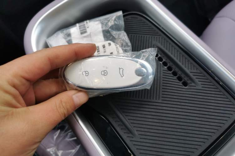 Used Dongfeng NAMMI 01 2024 New Edition 330 Plus Smart+ Vehicle Key