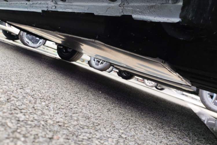 Used Dongfeng NAMMI 01 2024 New Edition 330 Air Chassis Front Right