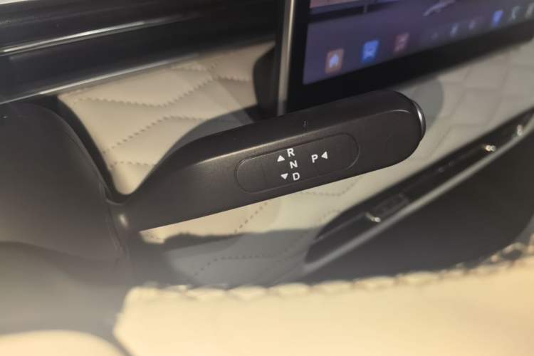 Used Dongfeng NAMMI 01 2024 430 Max Smart+ Gear Lever