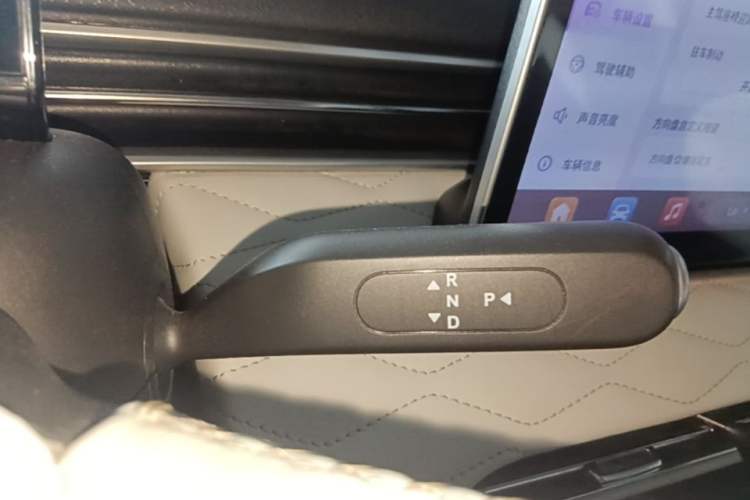 Used Dongfeng NAMMI 01 2024 430 Max Smart+ Gear Lever