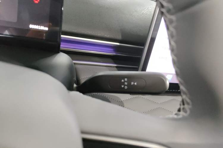 Used Dongfeng NAMMI 01 2024 New Edition 330 Plus Smart+ Gear Lever
