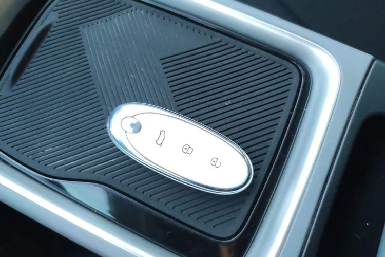 Used Dongfeng NAMMI 01 2024 330 Air Interior 1
