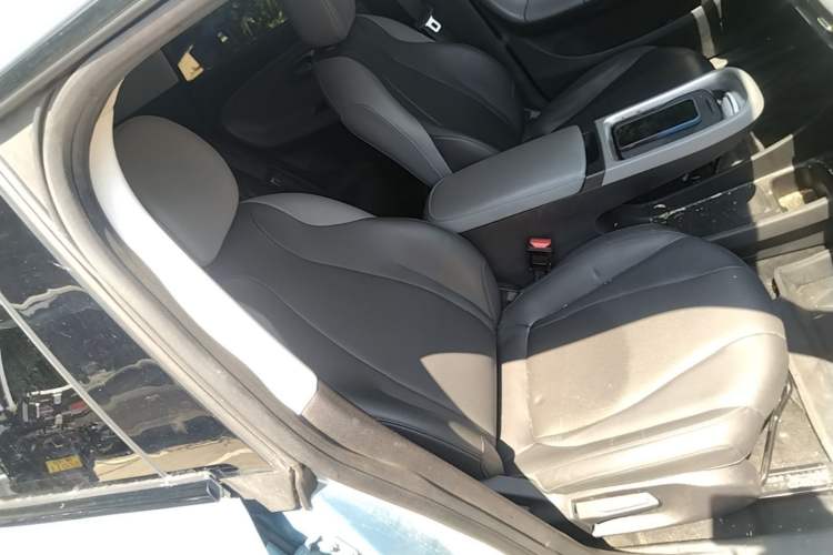 Used Dongfeng NAMMI 01 2024 New Edition 330 Air Right Front Seat