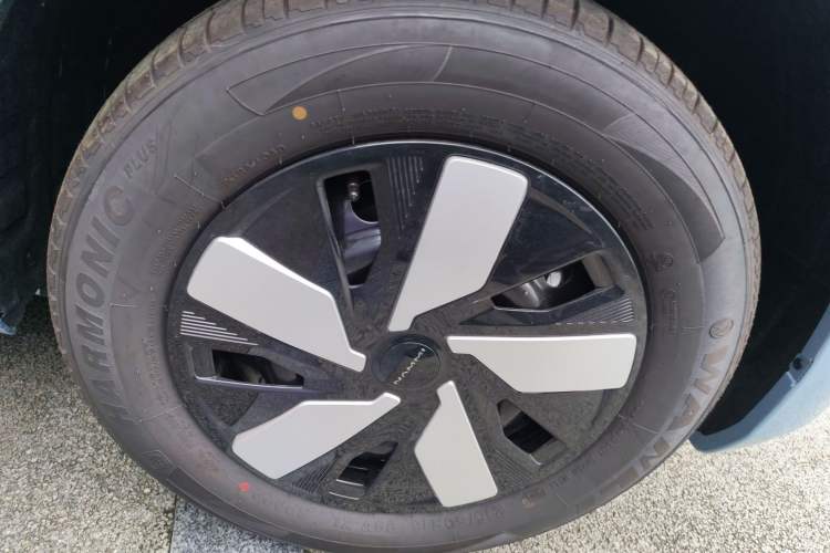 Used Dongfeng NAMMI 01 2024 New Edition 330 Air Right Front Wheel Hub
