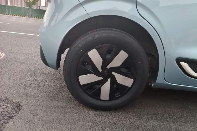 Used Dongfeng NAMMI 01 2024 New Edition 330 Air Right Rear Wheel Hub