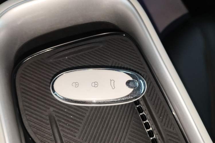 Used Dongfeng NAMMI 01 2024 430 Max Smart+ Vehicle Key