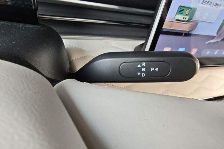 Used Dongfeng NAMMI 01 2024 New Edition 330 Plus Smart+ Gear Lever