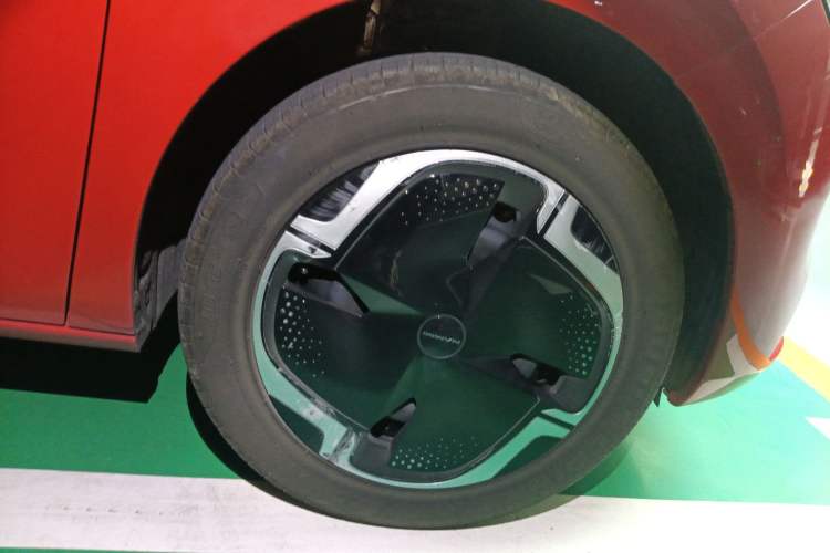 Used Dongfeng NAMMI 01 2024 New Edition 330 Plus Smart+ Right Front Wheel Hub