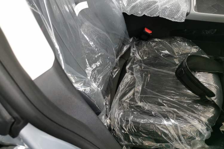 Used Dongfeng NAMMI 01 2024 New Edition 330 Air Right Front Seat