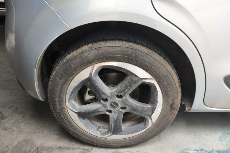 Used Dongfeng NAMMI 01 2024 New Edition 430 Plus Smart+ Right Rear Wheel Hub
