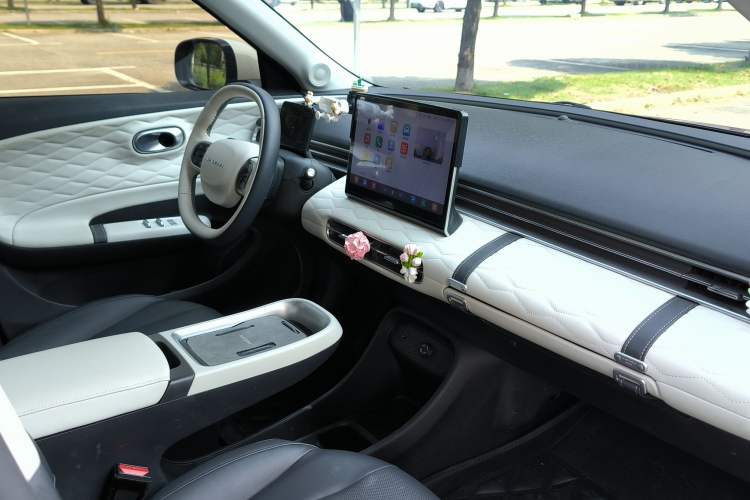 Used Dongfeng NAMMI 01 2024 New Edition 330 Plus Smart+ Interior 3
