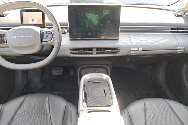 Used Dongfeng NAMMI 01 2024 Co-Creation Edition – Co-Creation WE Version Audio And AC Panel