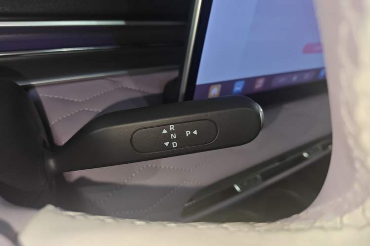 Used Dongfeng NAMMI 01 2024 New Edition 330 Plus Smart+ Gear Lever