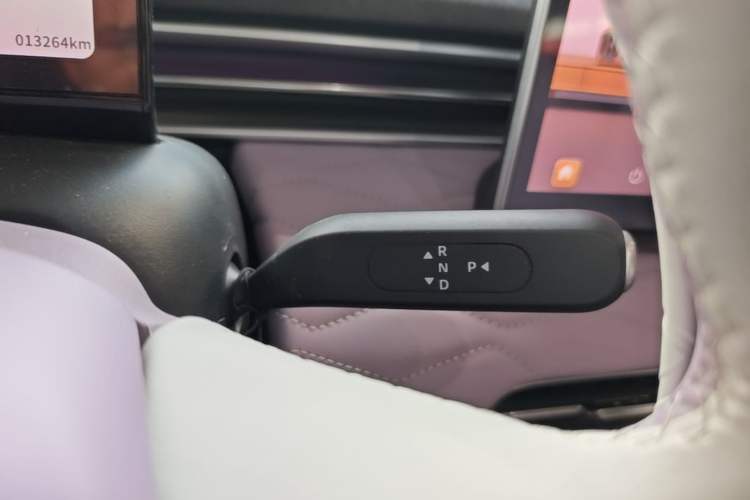 Used Dongfeng NAMMI 01 2024 330 Plus Smart+ Gear Lever