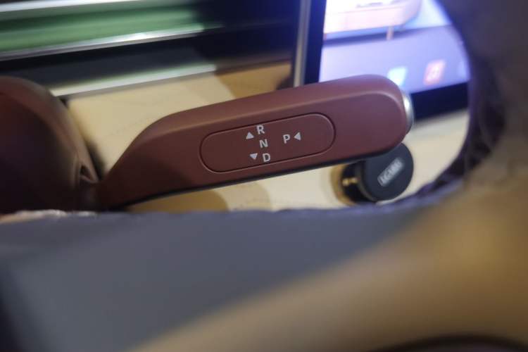 Used Dongfeng NAMMI 01 2024 New Edition 430 Plus Smart+ Gear Lever