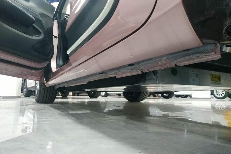 Used Dongfeng NAMMI 01 2024 New Edition 330 Air Left Side Sill