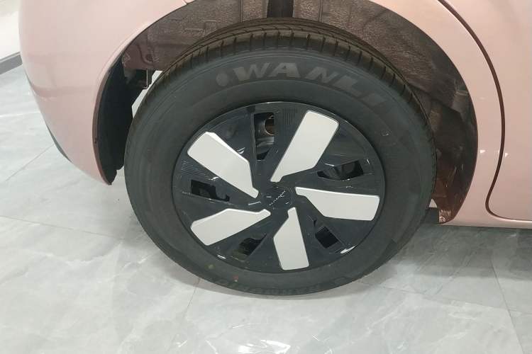 Used Dongfeng NAMMI 01 2024 New Edition 330 Air Right Rear Wheel Hub