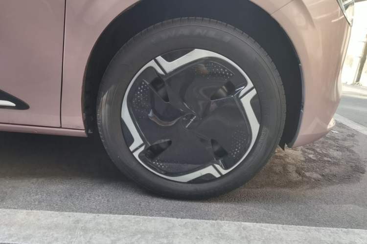 Used Dongfeng NAMMI 01 2024 New Edition 330 Plus Smart+ Right Front Wheel Hub