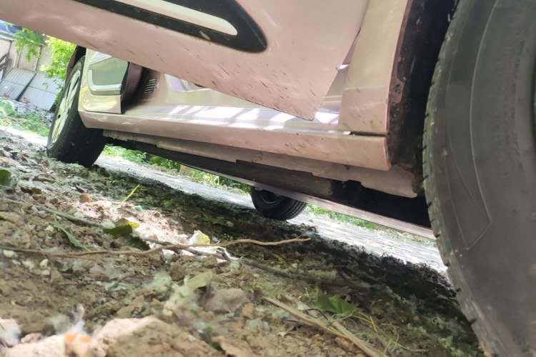 Used Dongfeng NAMMI 01 2024 New Edition 330 Air Right Side Sill