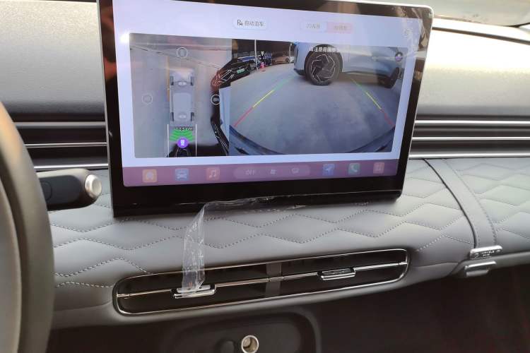 Used Dongfeng NAMMI 01 2024 Co-Creation Edition – Co-Creation WE Version Audio And AC Panel