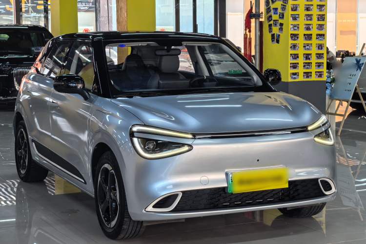 Used Dongfeng NAMMI 01 2024 430 Plus Smart+ Exterior 3