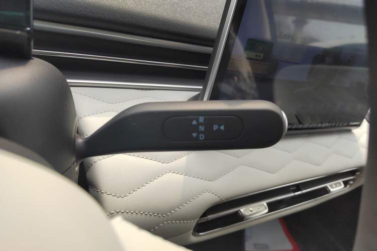 Used Dongfeng NAMMI 01 2024 New Edition 330 Plus Smart+ Gear Lever