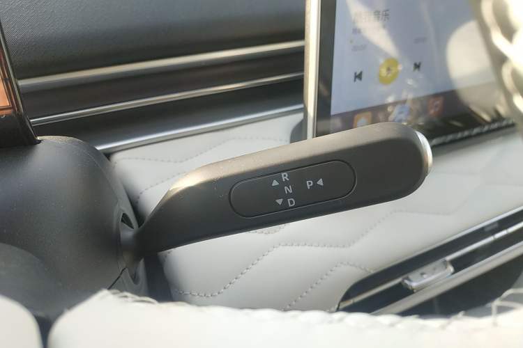 Used Dongfeng NAMMI 01 2024 New Edition 330 Plus Smart+ Gear Lever