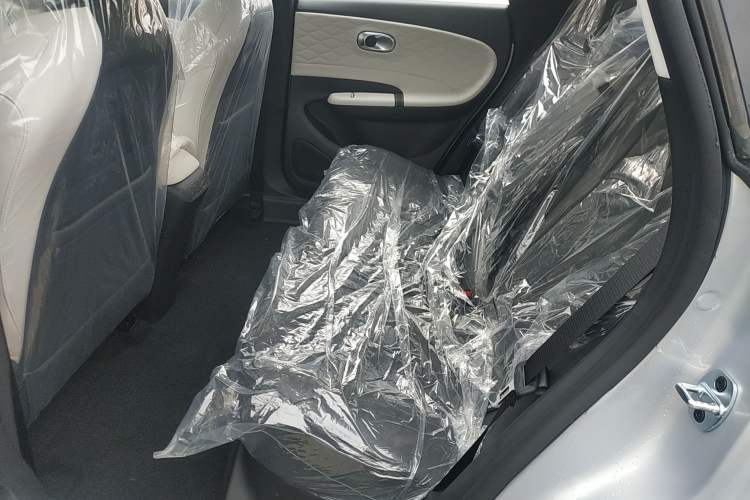 Used Dongfeng NAMMI 01 2024 New Edition 330 Plus Smart+ Interior 4