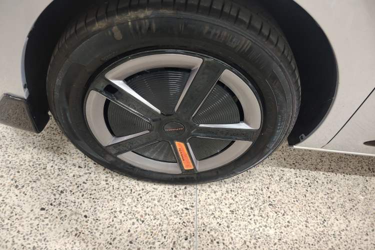 Used Dongfeng NAMMI 01 2024 New Edition 330 Plus Smart+ Left Front Wheel Hub