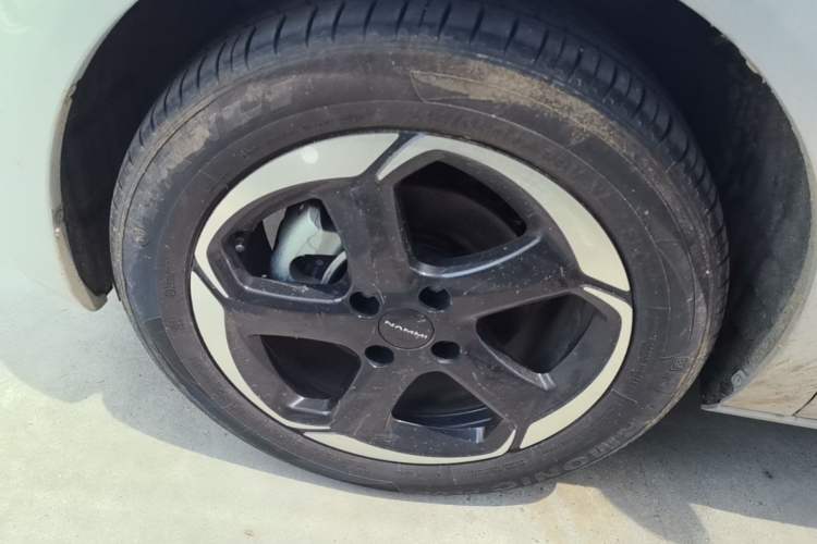 Used Dongfeng NAMMI 01 2024 New Edition 430 Plus Smart+ Left Front Wheel Hub