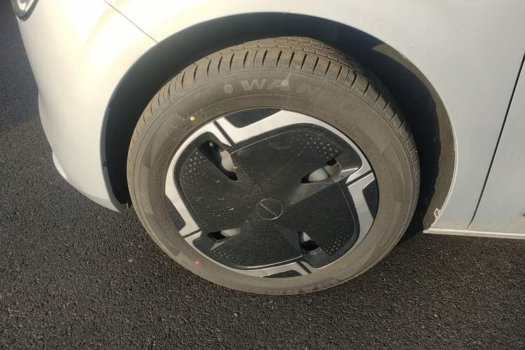 Used Dongfeng NAMMI 01 2024 New Edition 330 Plus Smart+ Left Front Wheel Hub
